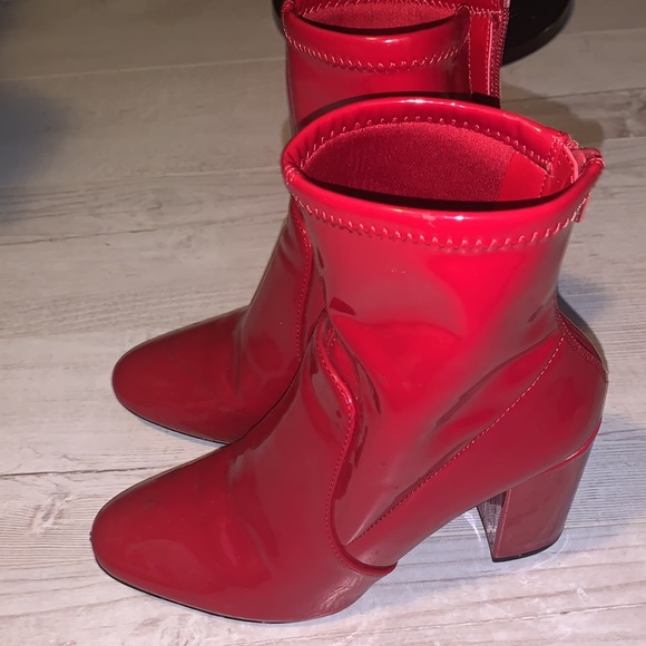❤️ Aldo Bootie heels in red vinyl style - Picture 4 of 7